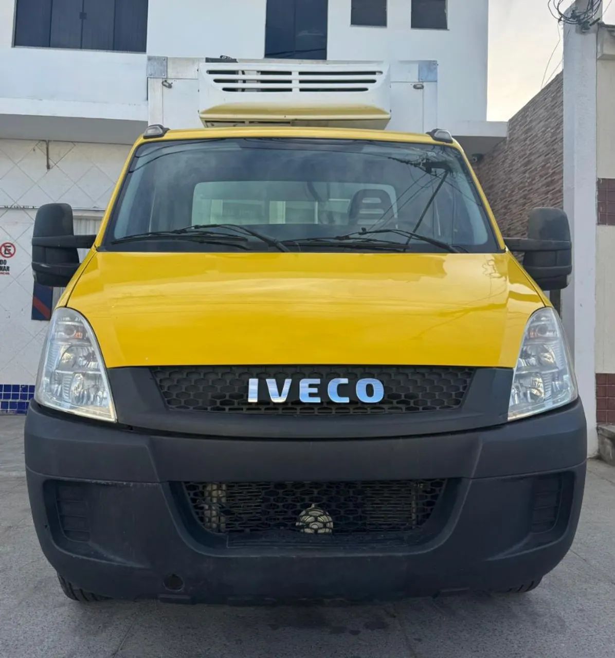 Iveco Daily DAILY FURGÃO 55-180 3.0 16m³ (Dies.)(E6) 2015
