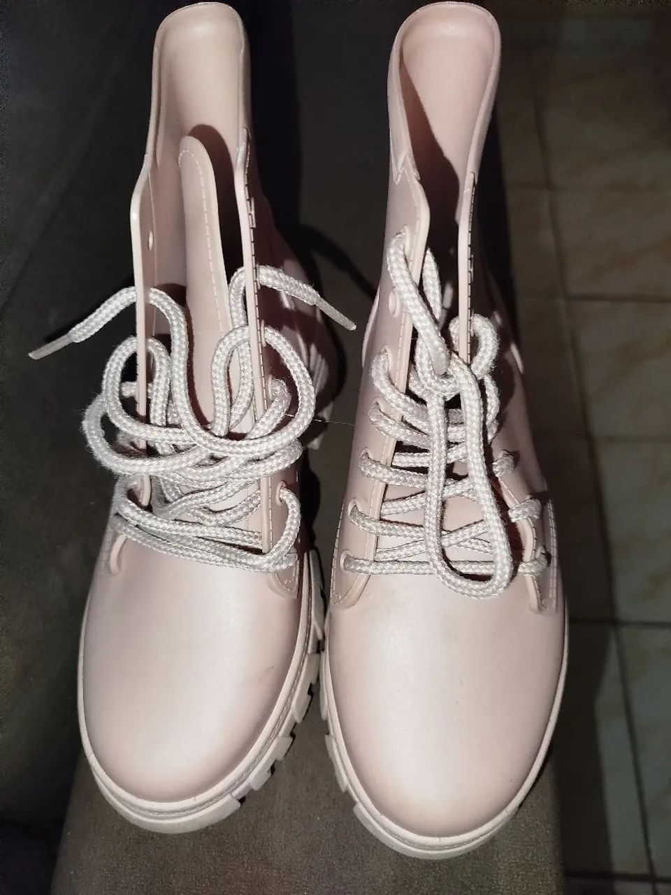 Vendo linda bota da Moleka em perfeito estado de conservação 