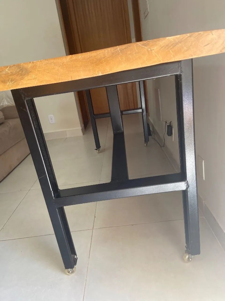 Mesa de Madeira Moderna - Foto 2