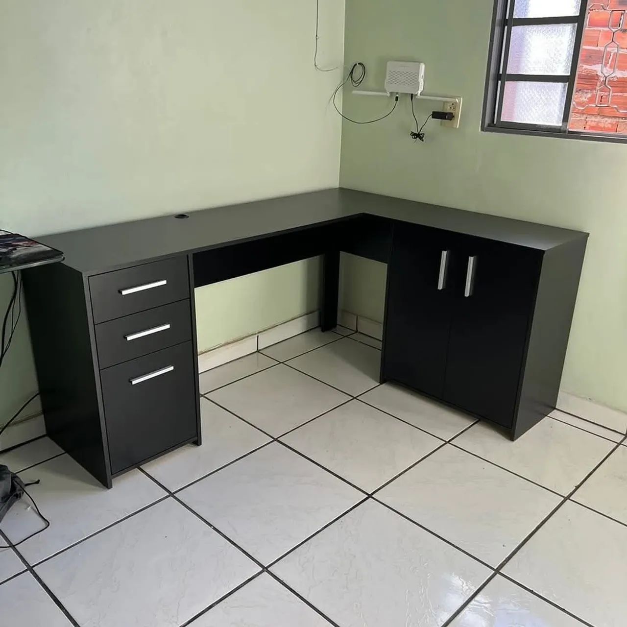 Escrivaninha entregamos e montamos 