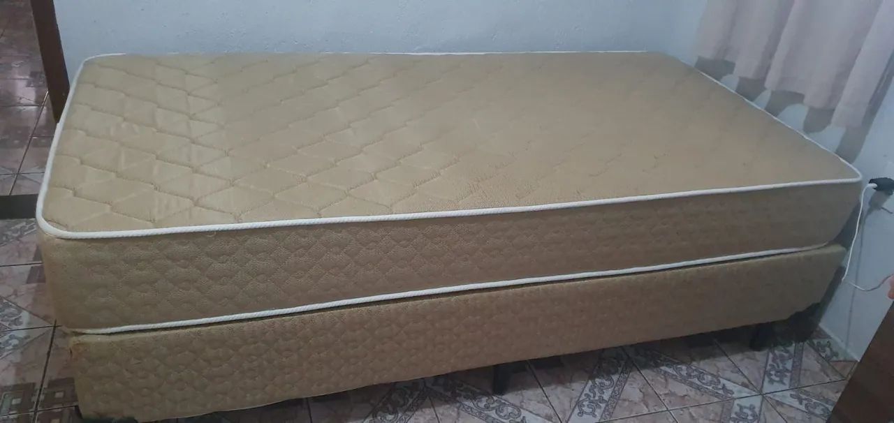 Cama box solteirão semi nova