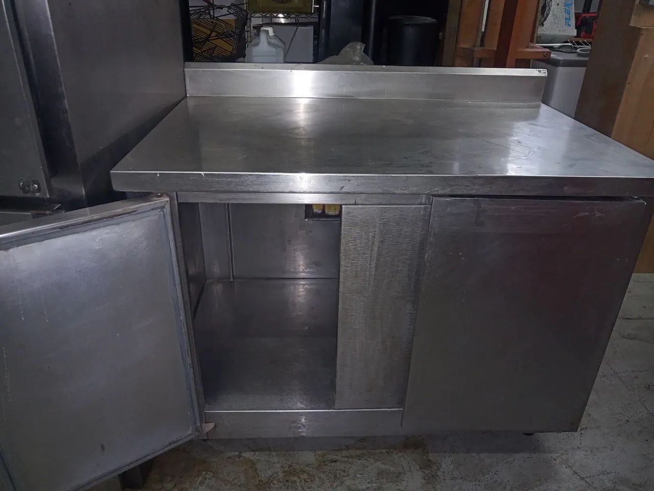 Bancada inox,com armário, medida 110x70 - Foto 2