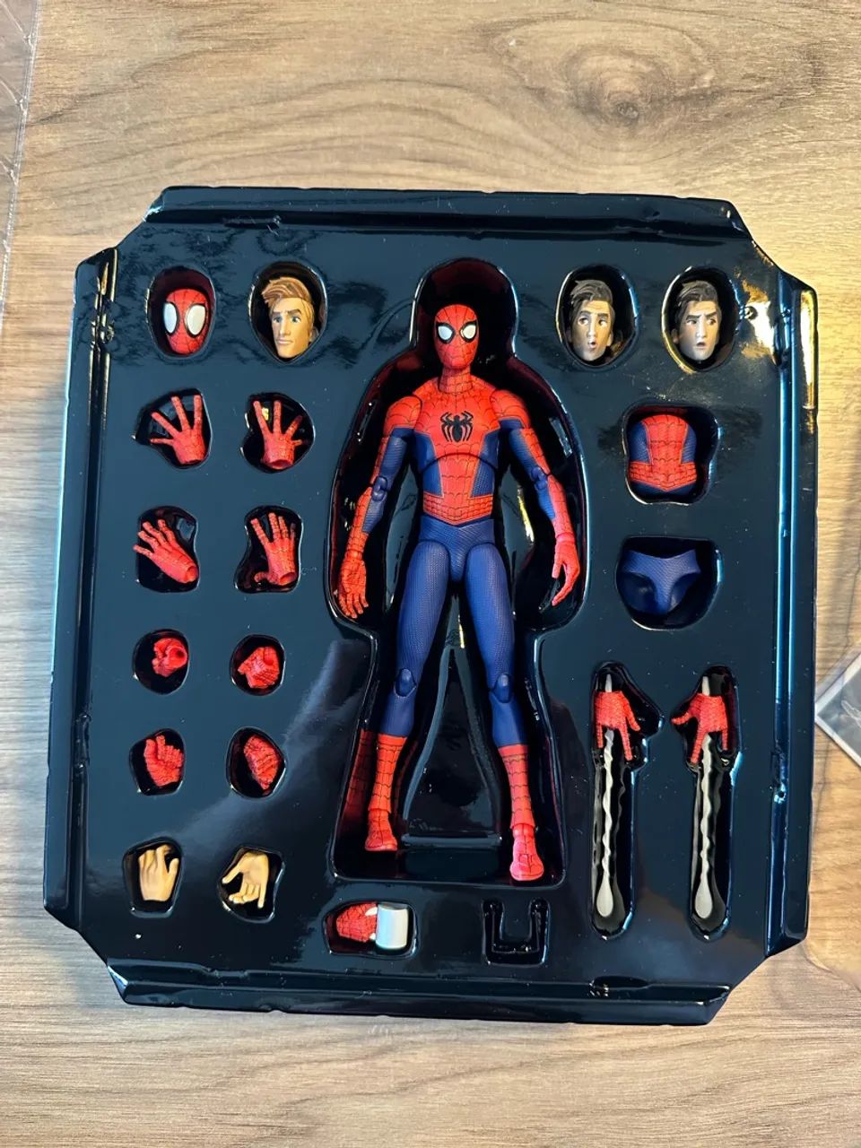 SV Action Peter B. Parker (Spiderverse) Mafex - Foto 2