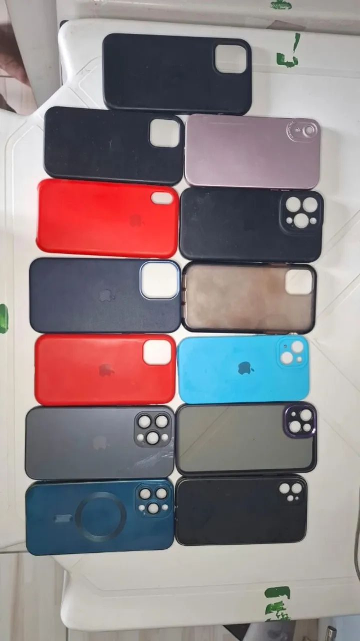 Lote com 37 Capinhas para iPhone - Diversos Modelos (Novas e Usadas)
