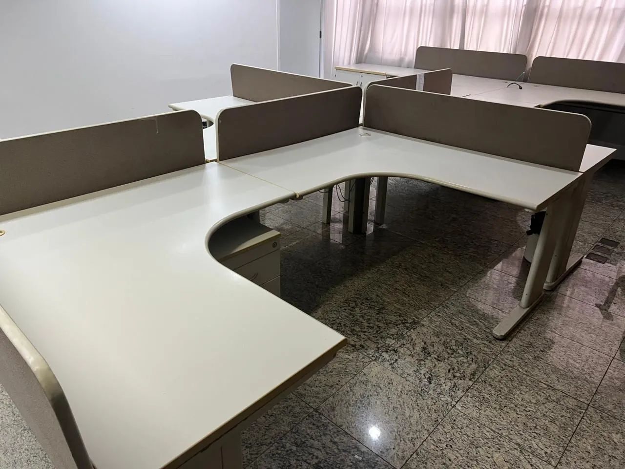 Mesa L para escrit ório  - Foto 2