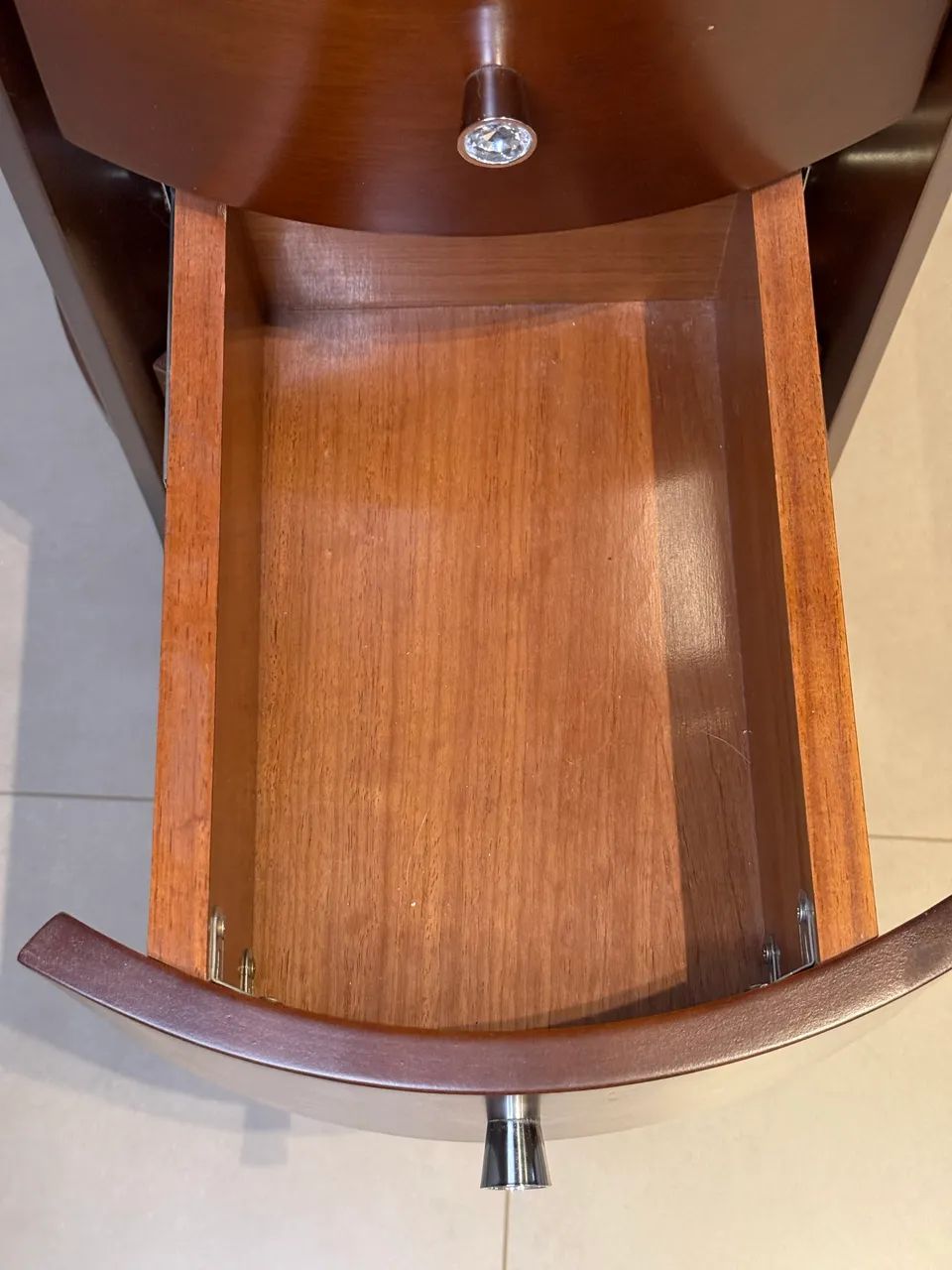 Mesa de cabeceira em madeira maciça  - Foto 5