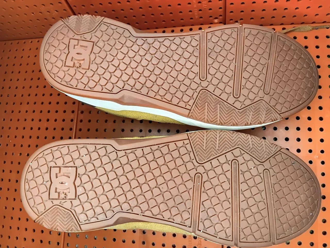 Tênis dc masculino 40-41 - Foto 4