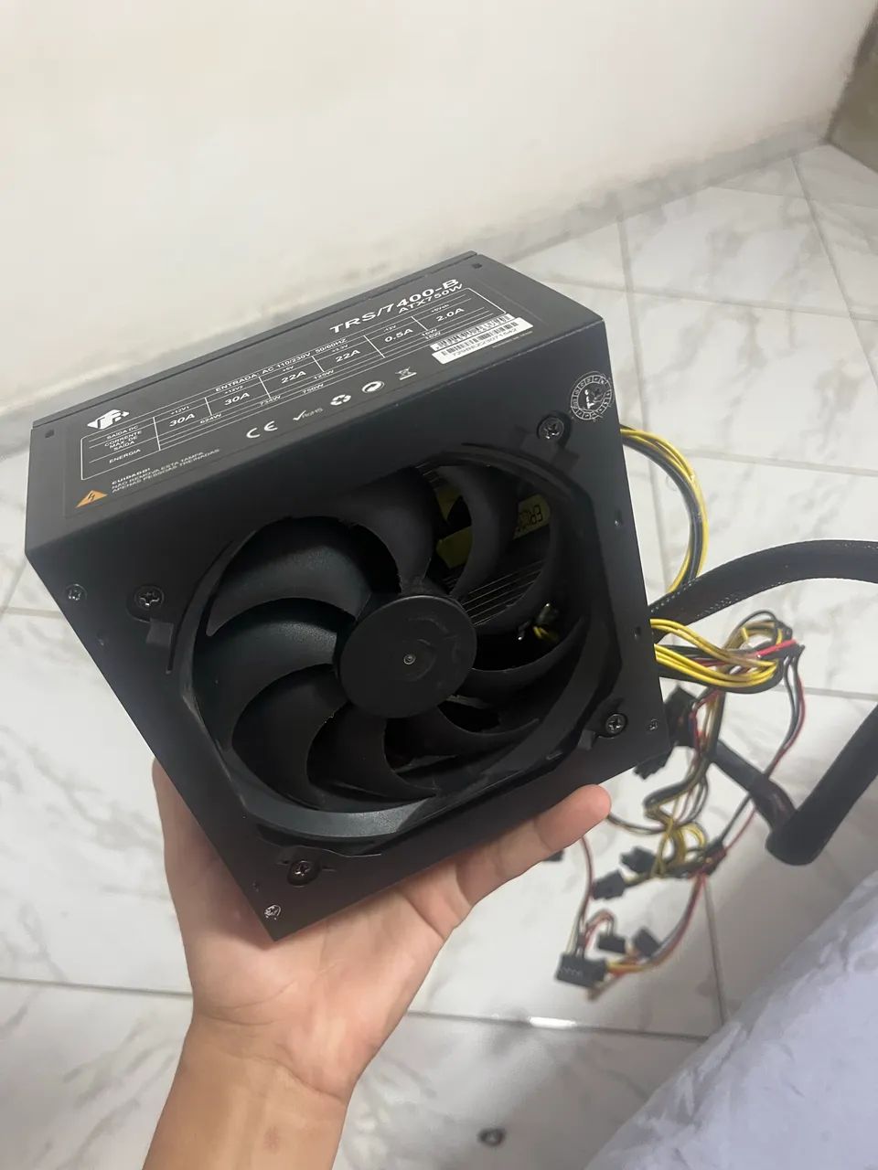 Fonte ATX Tronos 750W TRS/7400-B para PC Desktop - Foto 3