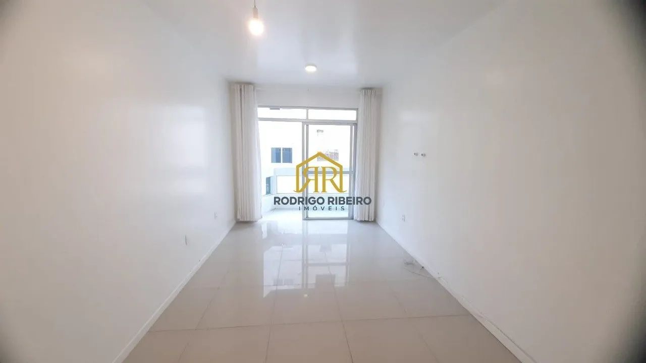Apto 02 dorm. 02 banheiros, 01 vaga - CARVOEIRA