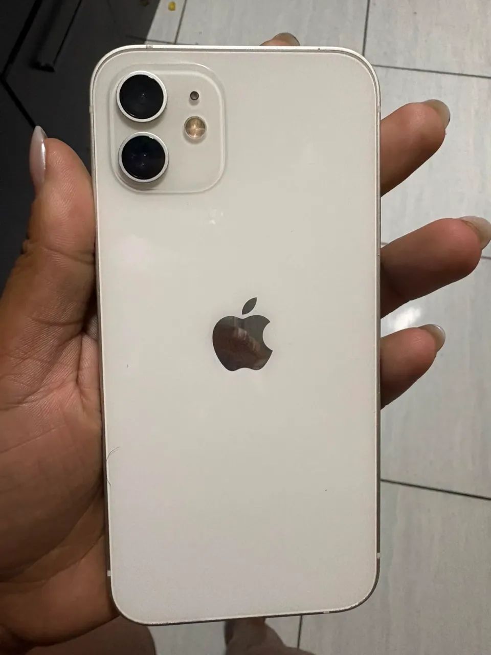 Vendi iPhone 12 em perfeito estado - Foto 2