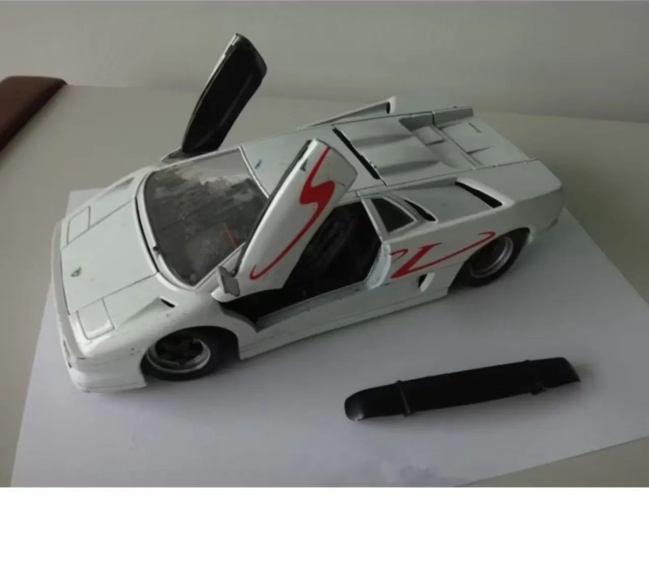Lamborghini Diablo SV Maisto 1:18 com defeitos - Foto 5
