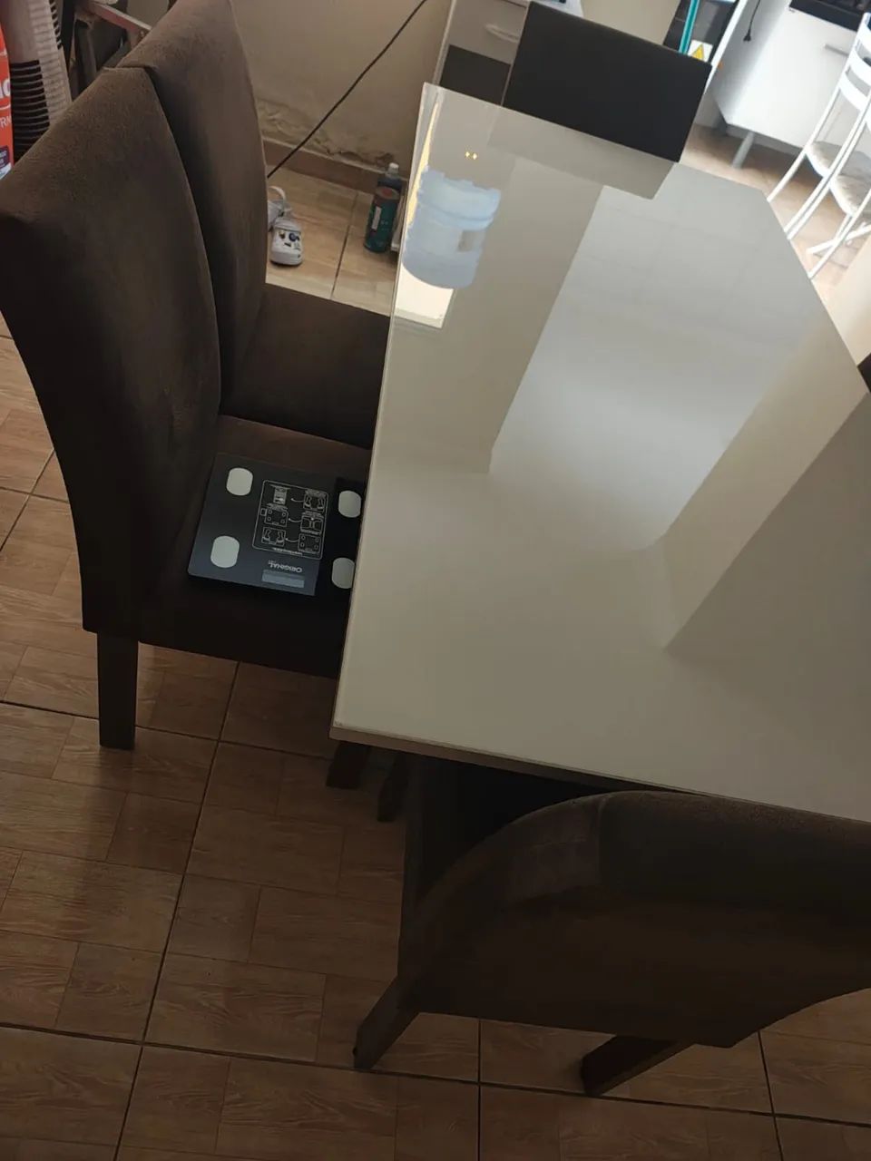 Vende-se mesa com Tampo de vidro 6 lugares Nova - Foto 2