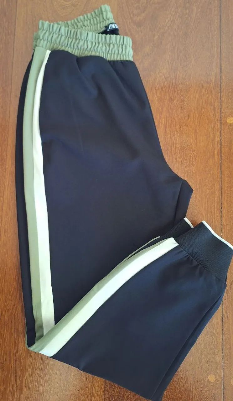 Calça Zara Preta com detalhes Verde