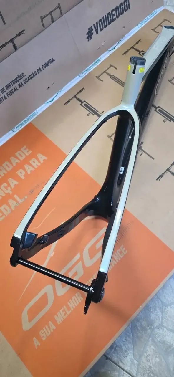 Quadro Oggi Agile Pro Carbono T. 19 L Branco / Preto - Foto 5