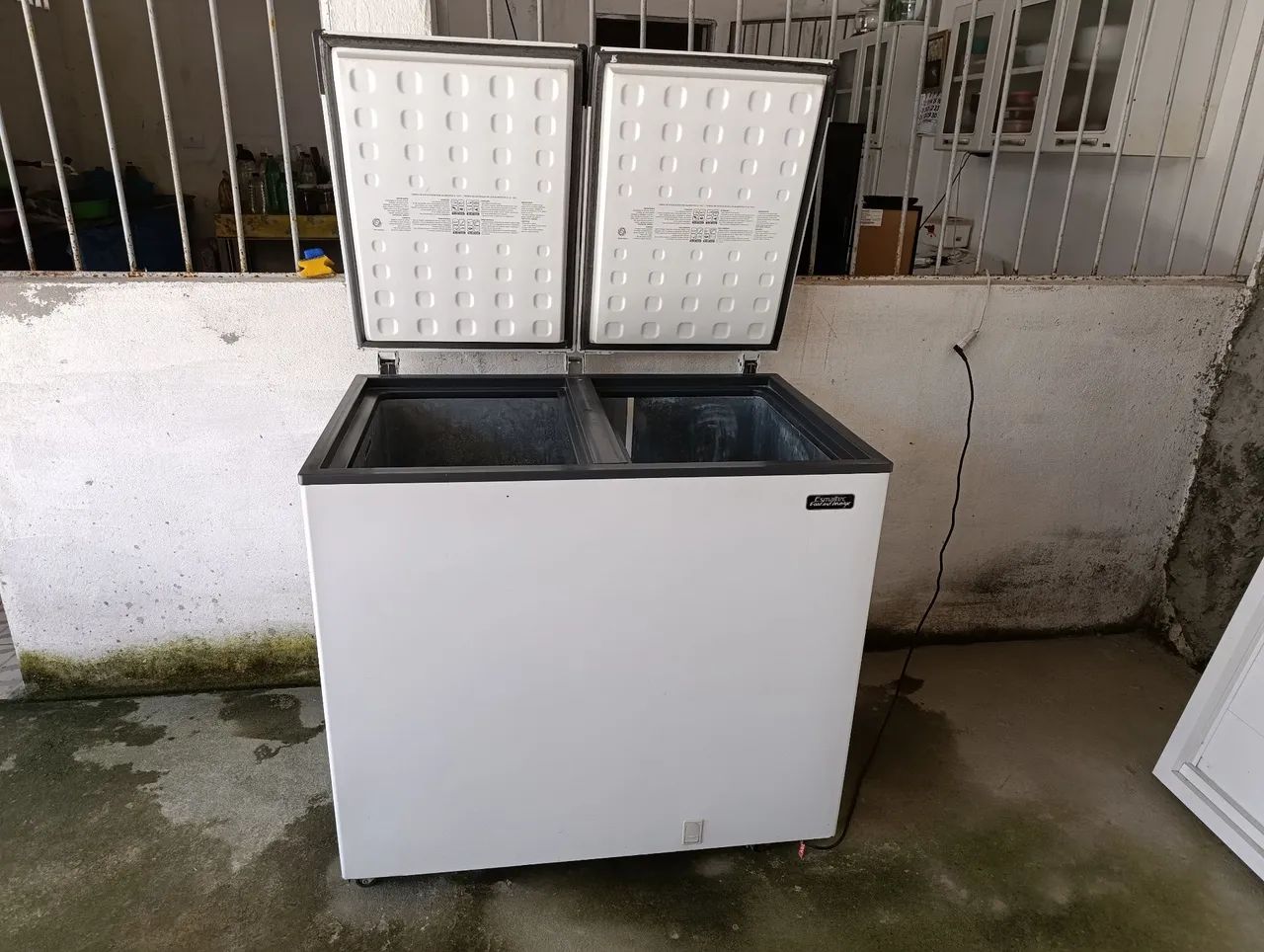 Freezer Esmaltec 305 Litros - 2 Portas 