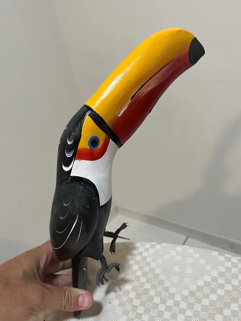 Tucano de madeira com pintura à mão  - Foto 2
