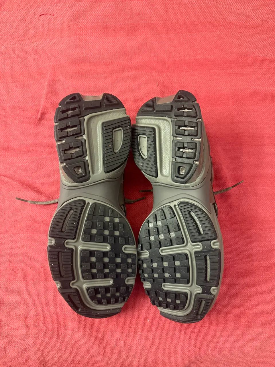 TENIS NIKE V2K RUN CAVE STONE 42 - Foto 4