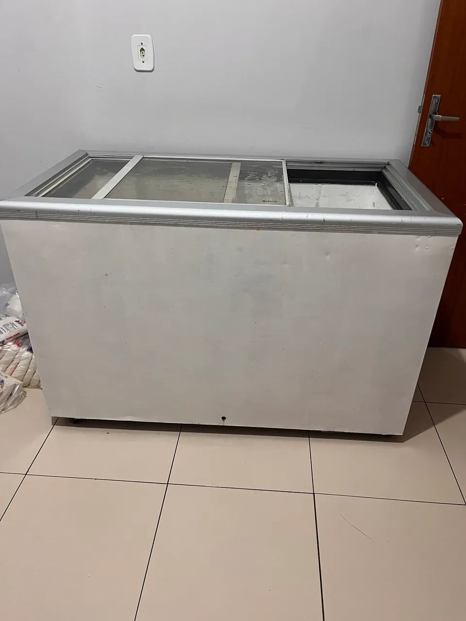 Vende-se Freezer Friccon