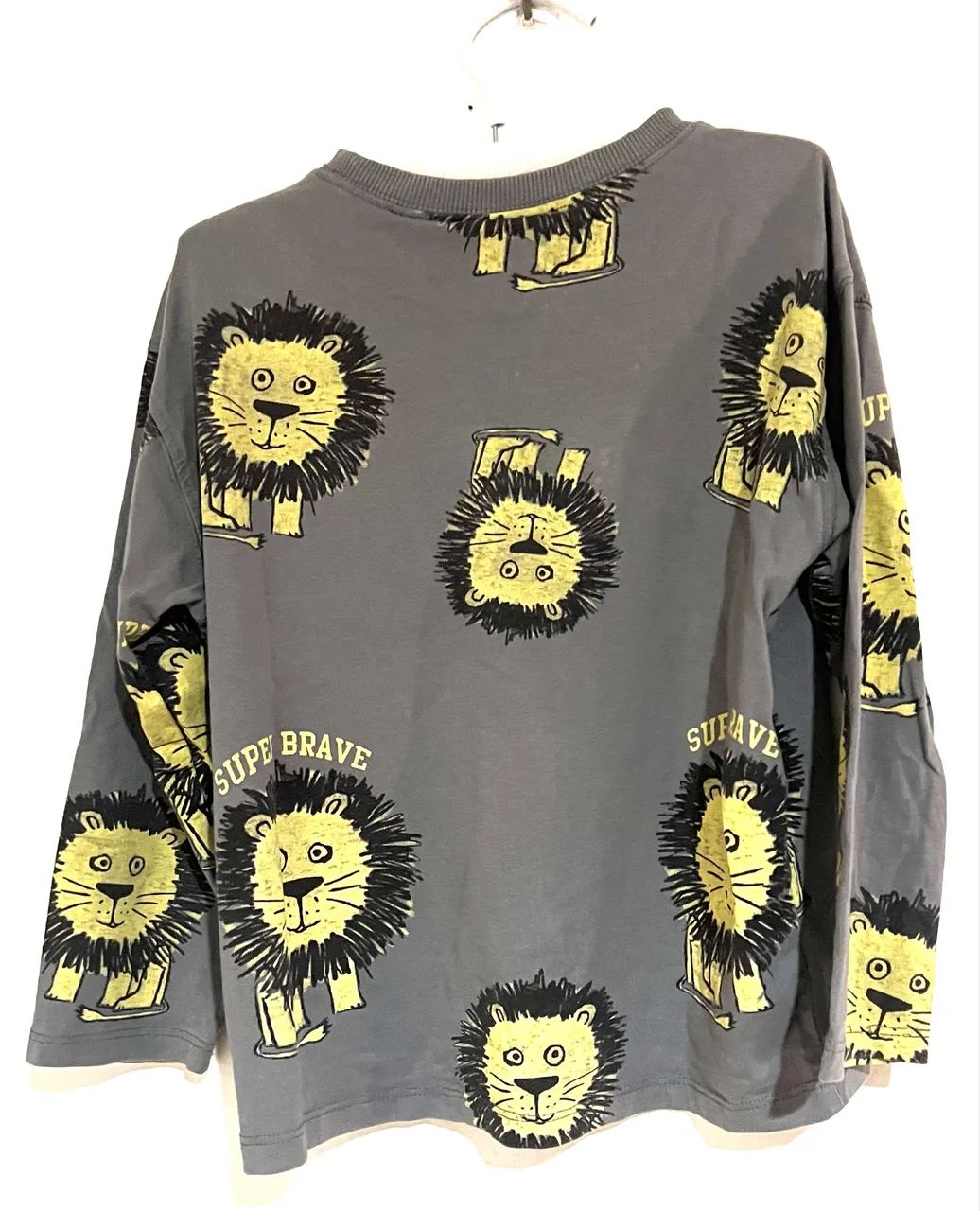 Camiseta manga longa cinza menino tam 5 anos Zara  - Foto 4