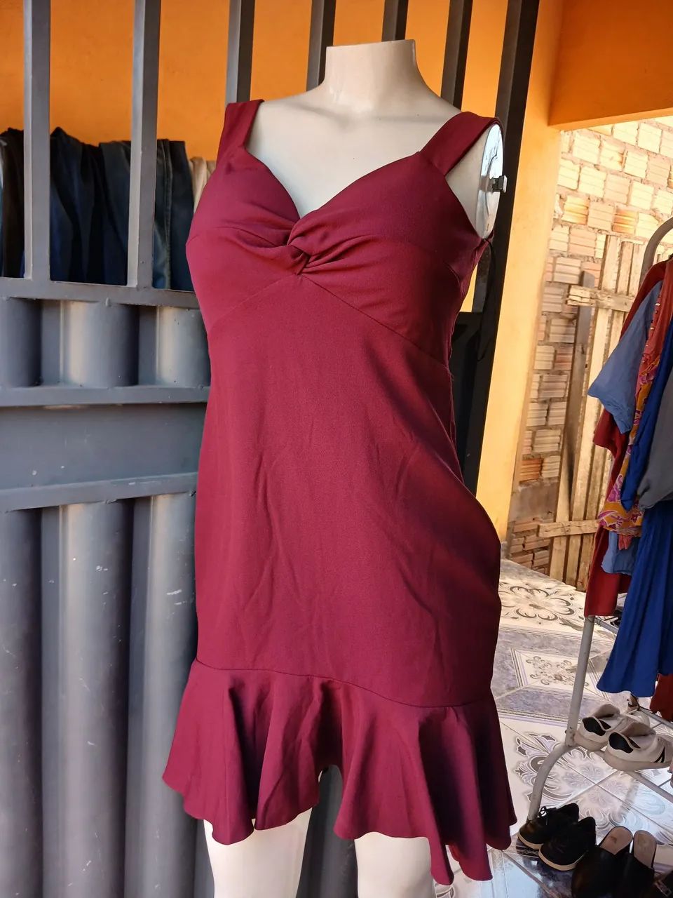 Vestido com bojo.