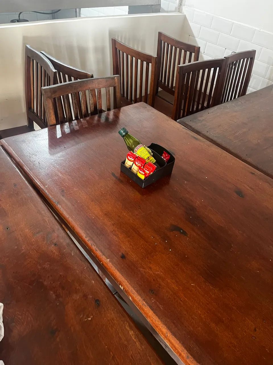 Mesa de madeira e cadeiras - Foto 5