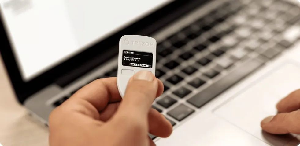 Trezor One - Carteira Fria de Criptoativos - Branco - Foto 3
