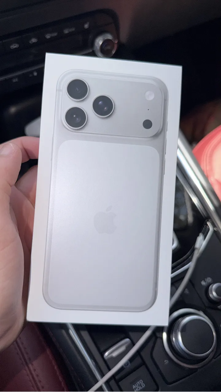 iPhone 17 PRO MAX 256GB Silver LACRADO - Celulares e Smartphones