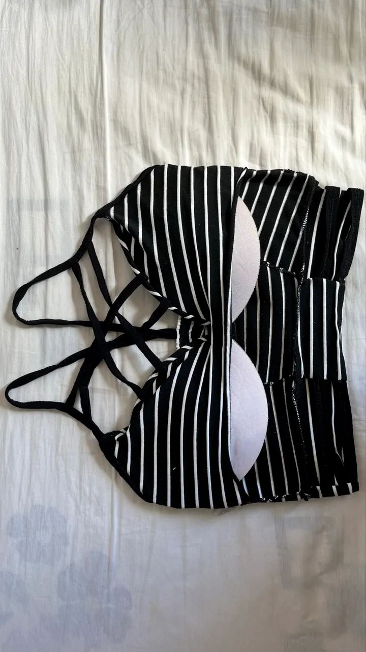 Top Cropped Preto e Branco Listrado - Foto 4