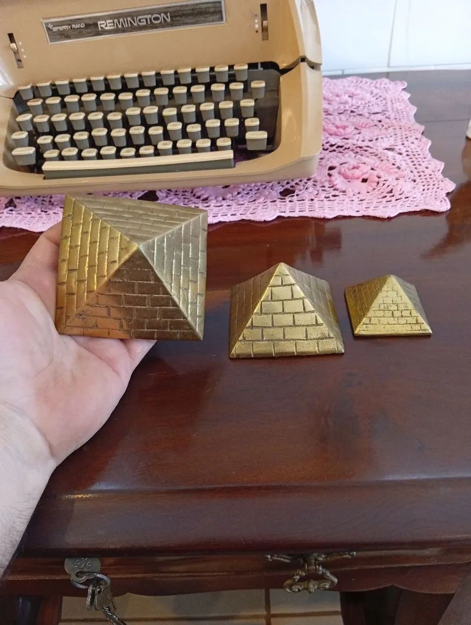 Lindo trio de pirâmide em bronze - Foto 4