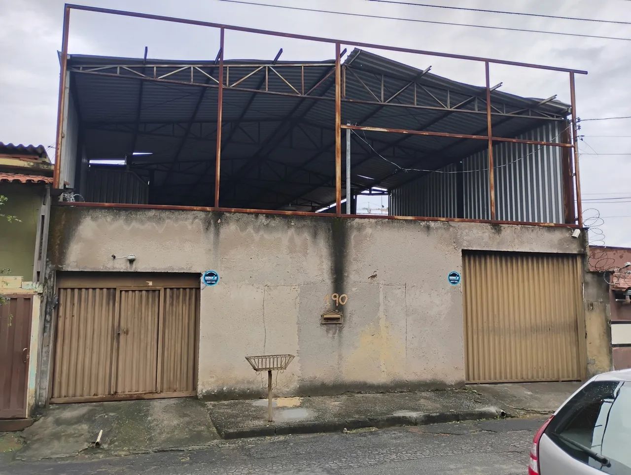 Vendo casa com galpão 