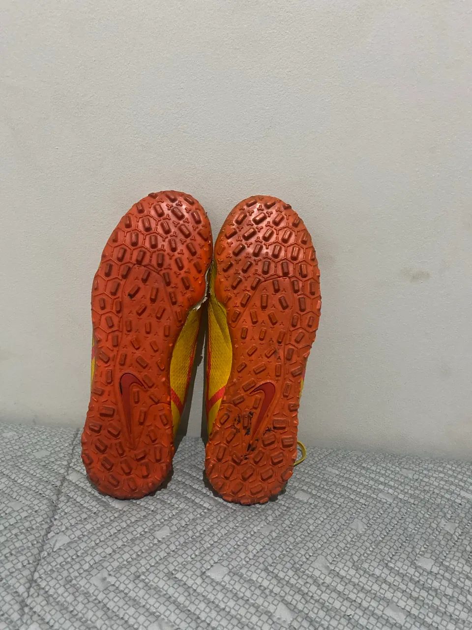 Vende-se chuteira Nike amarela  - Foto 4