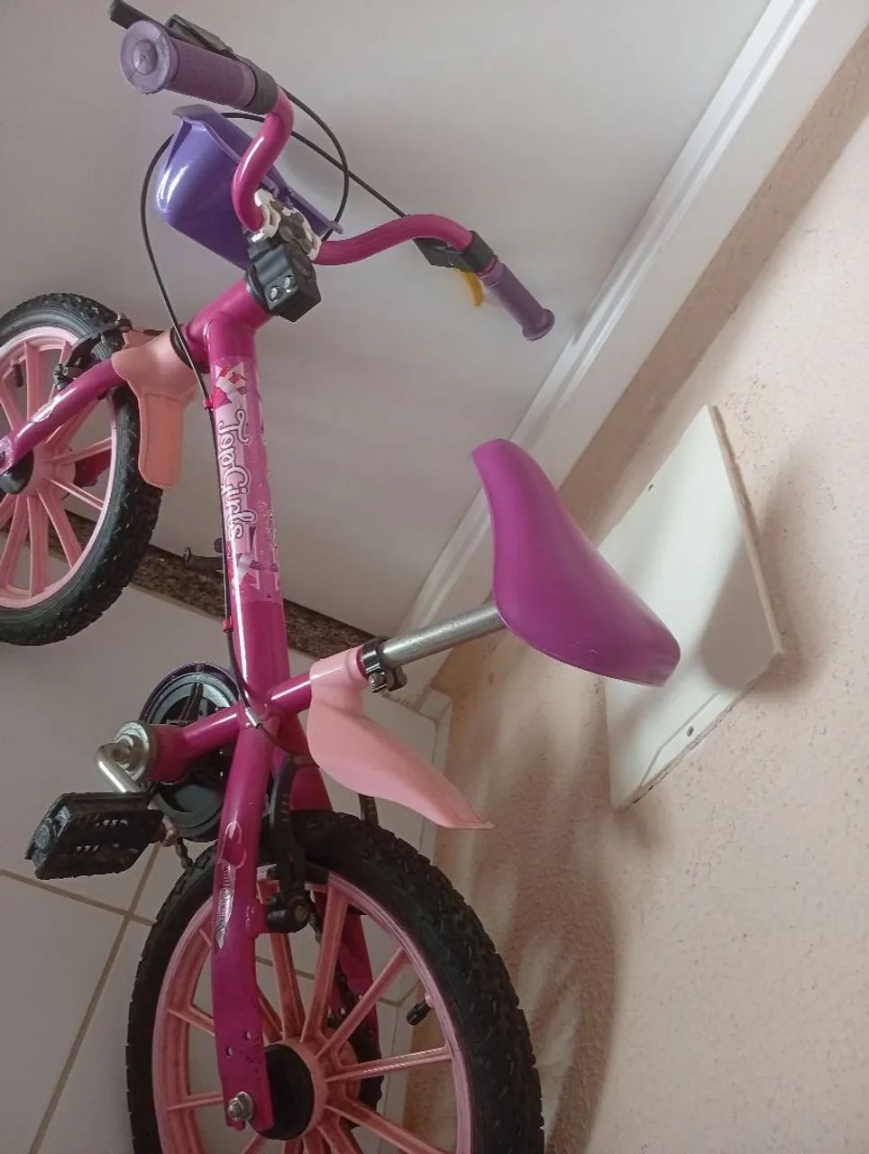 Vendo bicicleta infantil com rodinhas  - Foto 2