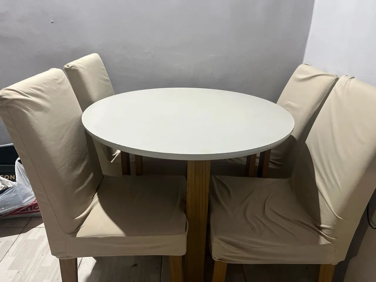 Mesa 4 cadeiras 