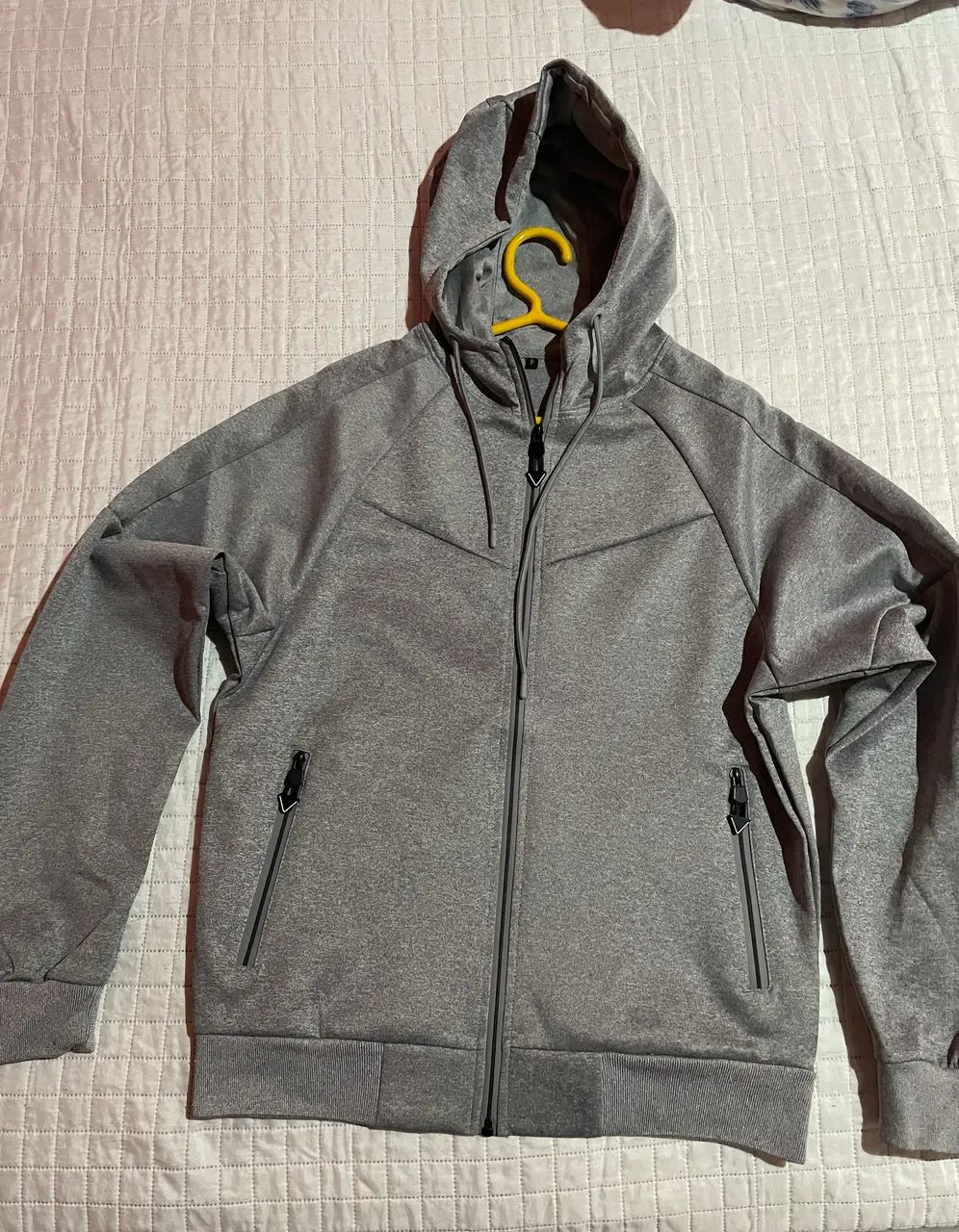 Moletom cinza com capuz do modelo Tech Fleece - Foto 3
