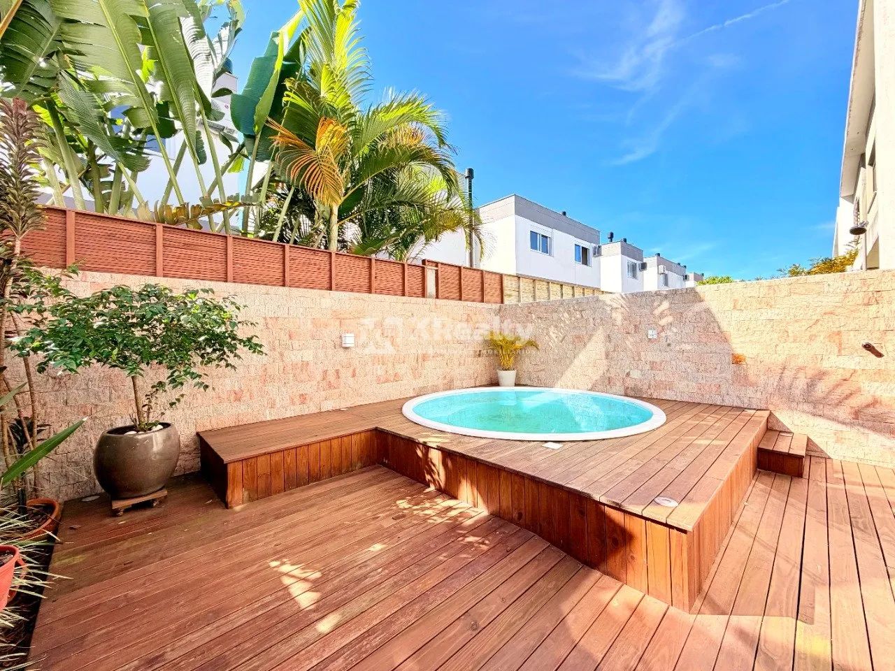 Casa com piscina à venda no Marinas do Campeche!!