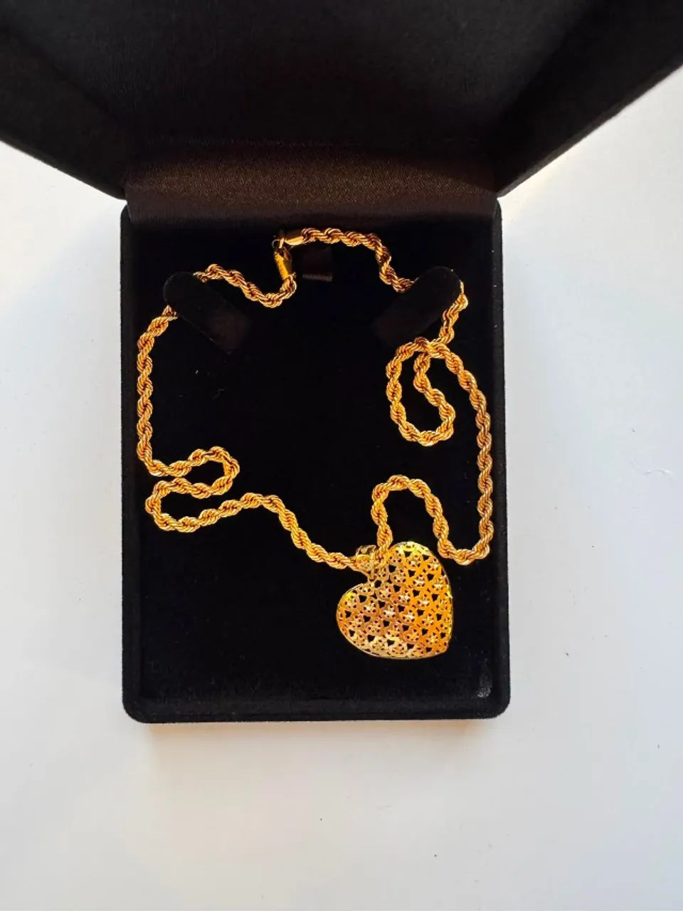 Colar de Ouro com Pingente  