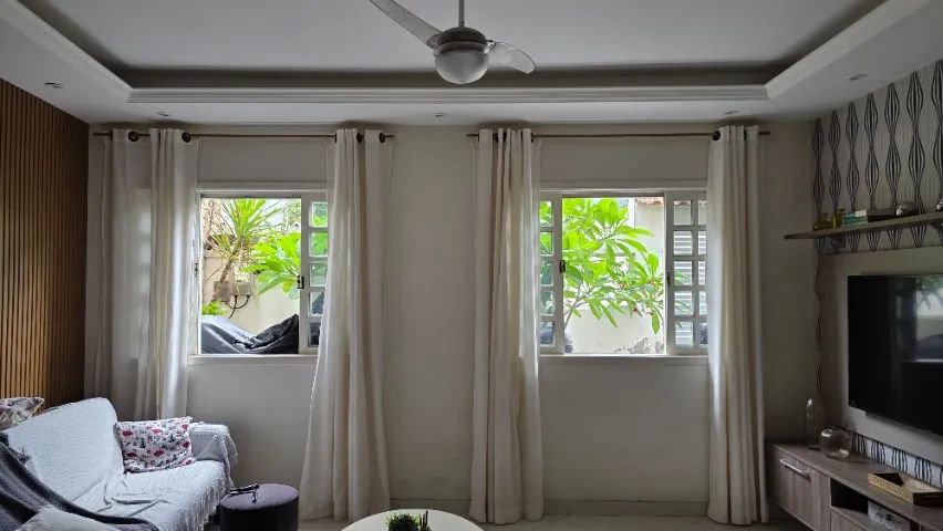 Janelas, aduelas, portas de madeira