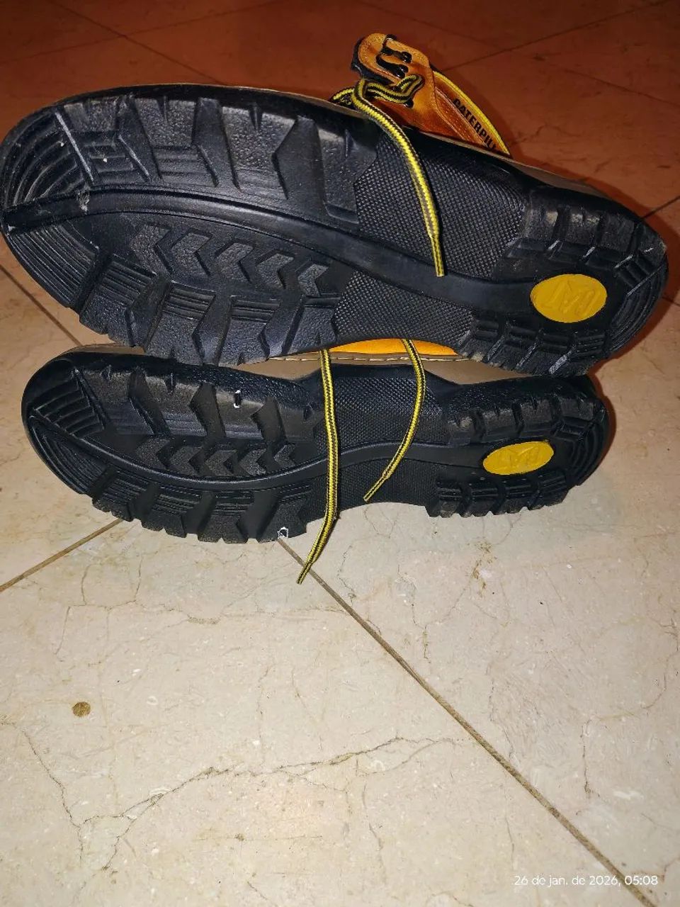 Bota em couro Caterpillar N*45 - Foto 6