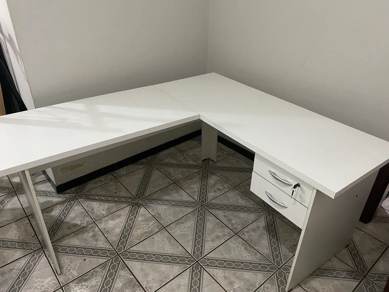 Mesa em L branca em MDF - Foto 2