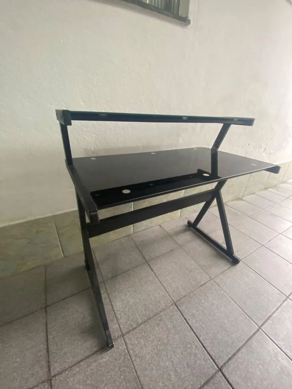 Vendo mesa, criado mudo, cabeceira e cabideiro  - Foto 2