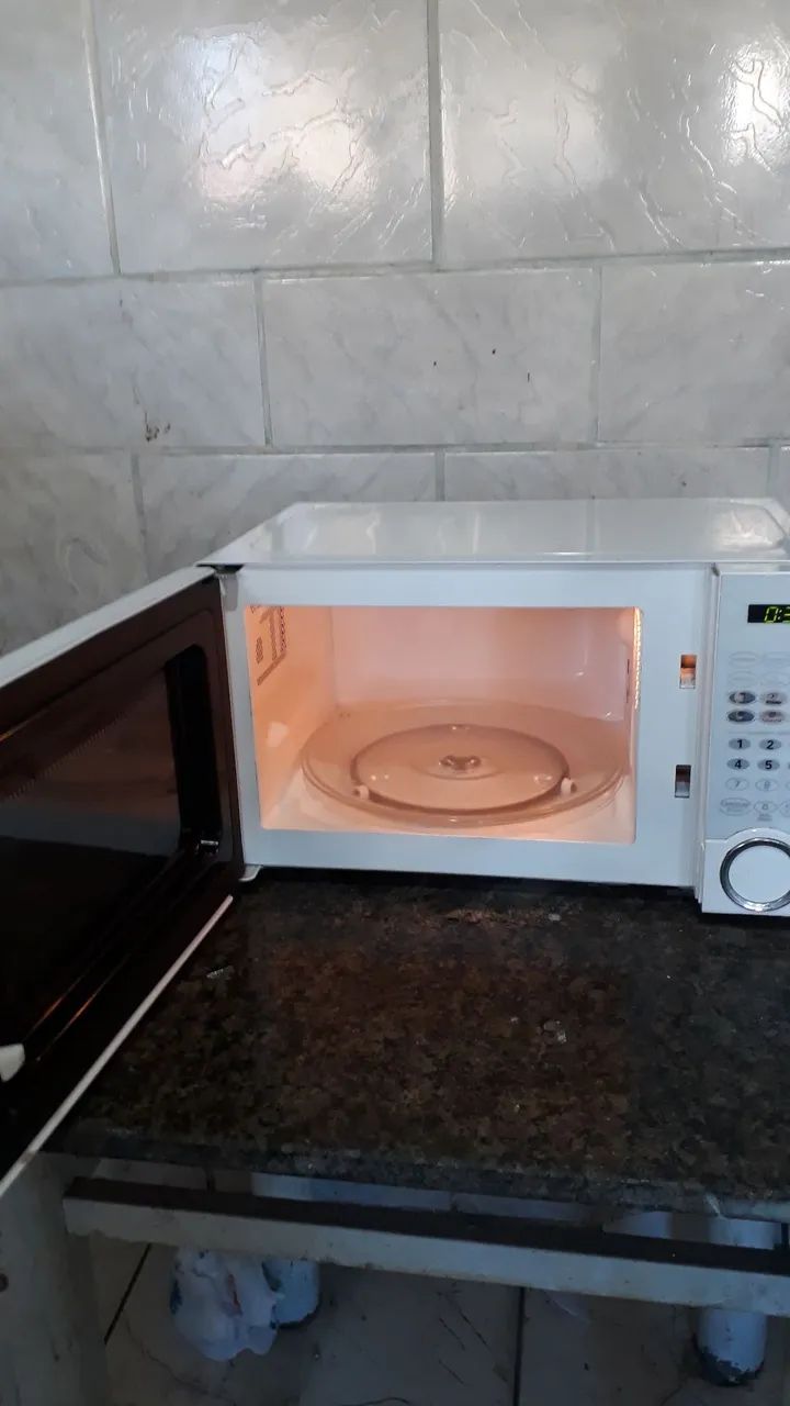 Microondas Mídea 20 litros funcionando perfeitamente.  - Foto 4