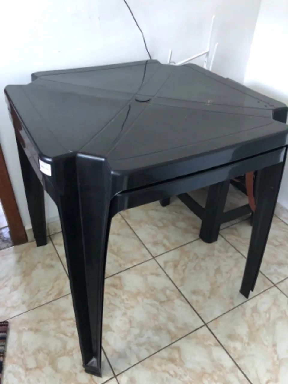 Mesa e cadeiras plásticas  - Foto 3