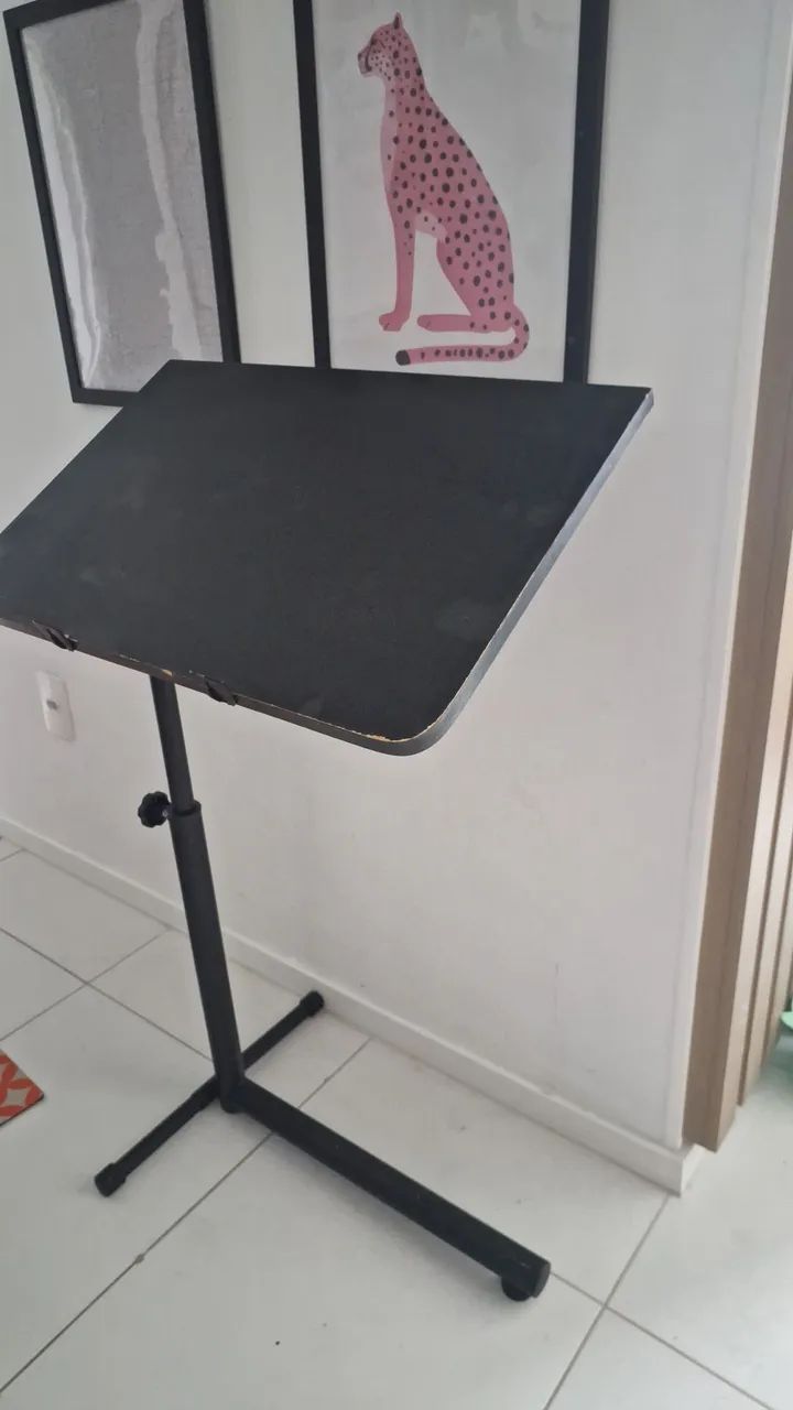 Mesa de estudos reclinável