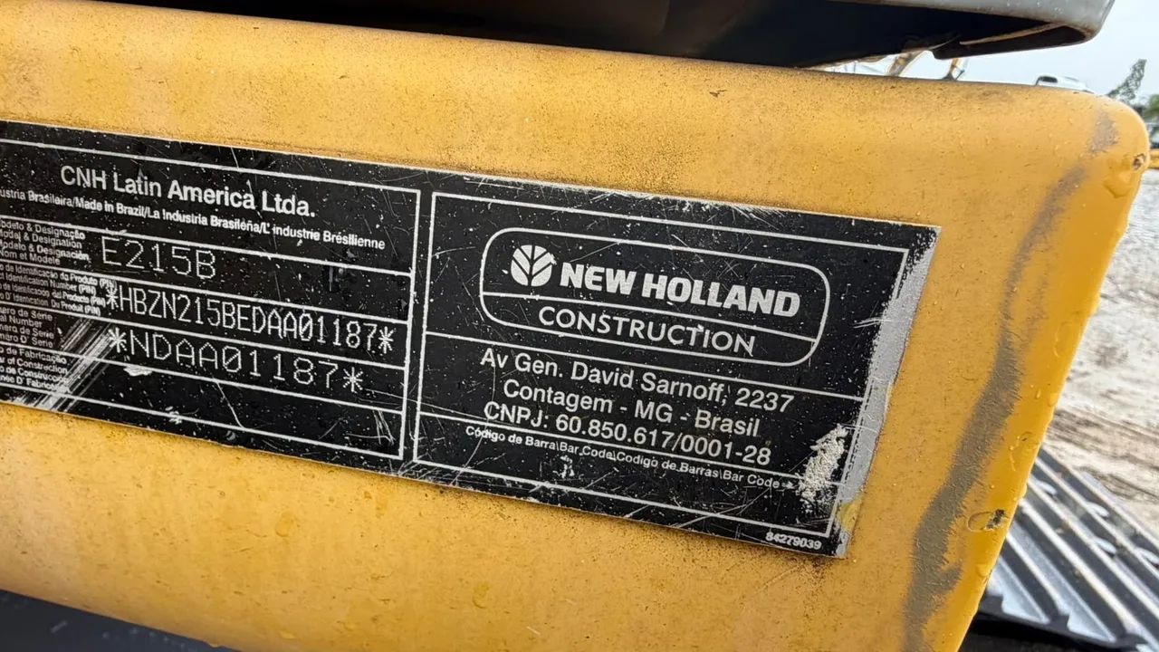 Escavadeira New Holland E215 B  - Foto 4