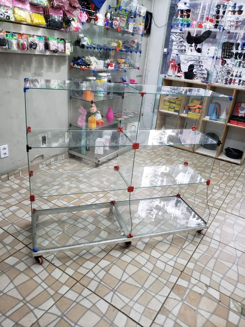 Vitrine de Vidro temperado com base móvel
