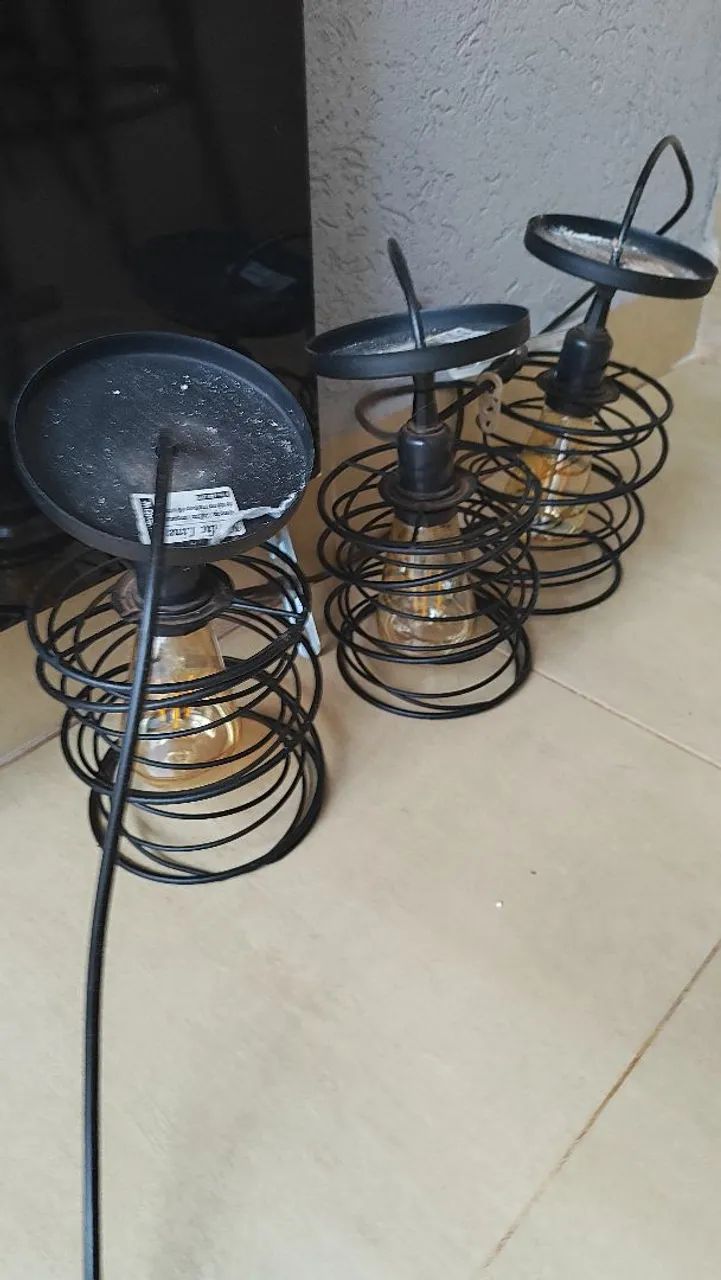 3 luminárias pendentes com lampada - Foto 2