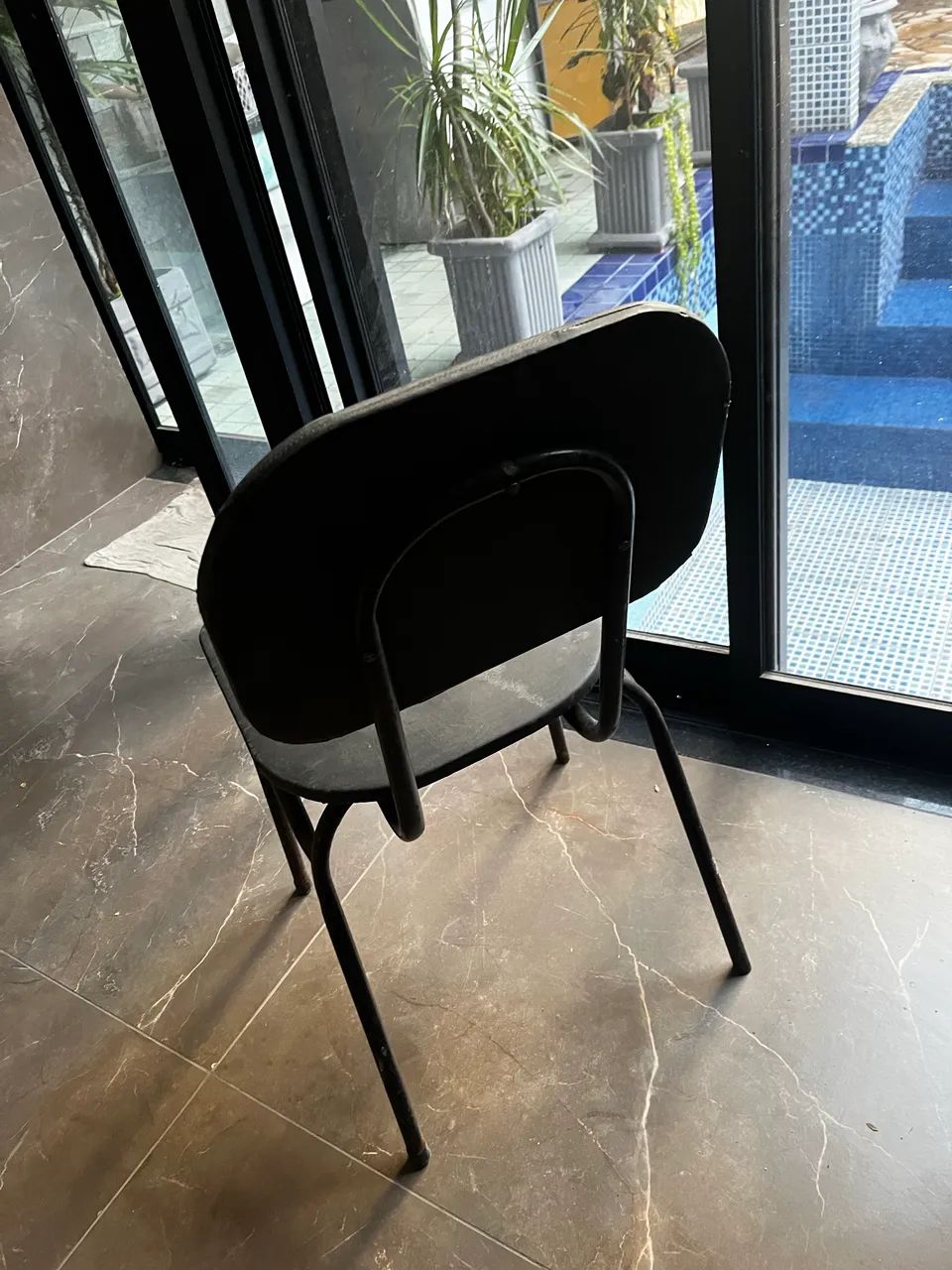 2 cadeiras tubular preta - Foto 3