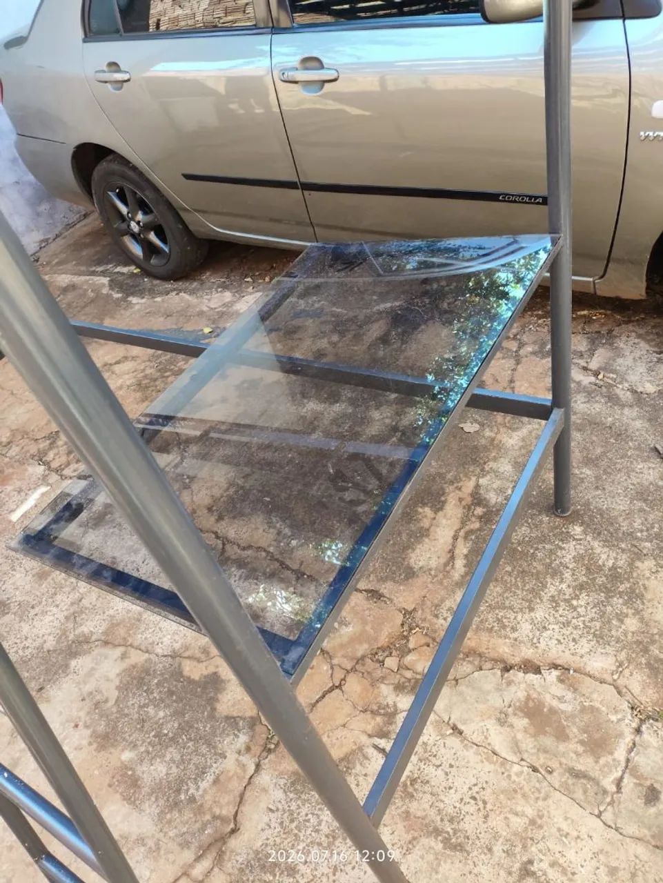 Cama solteiro alta com mesa