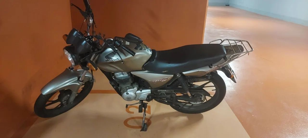 Moto bem conservada, ótimo custo e benefício  - Foto 4