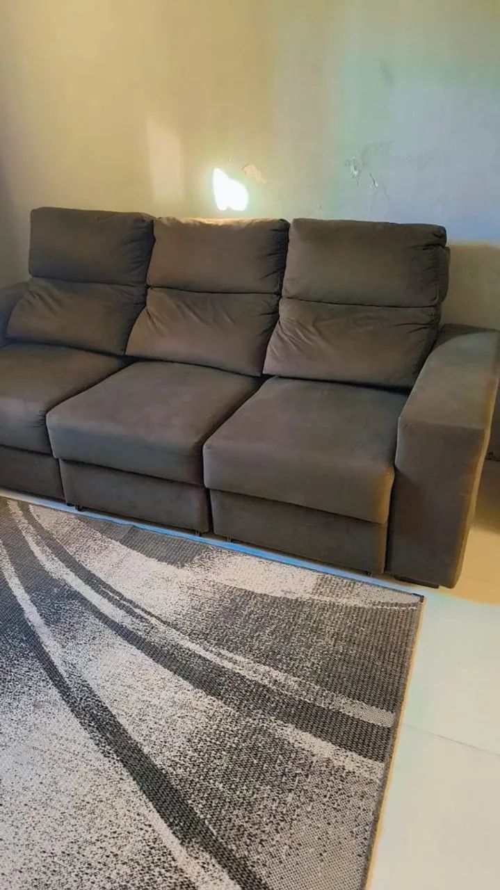 Sofá retrátil e reclinável marrom 